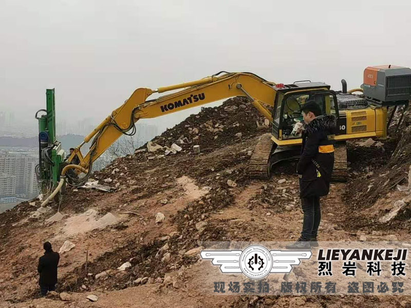 液壓裂石器免爆破采石機械設備-代替?zhèn)鹘y(tǒng)爆破 移除擋路巨石