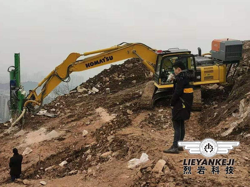 石坑道裂石液壓劈裂機(jī)具有分離效果好、作業(yè)效率高、安全可靠等優(yōu)點(diǎn)
